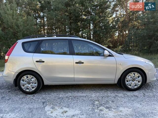 Бежевый Хендай i30, объемом двигателя 1.6 л и пробегом 240 тыс. км за 5300 $, фото 3 на Automoto.ua