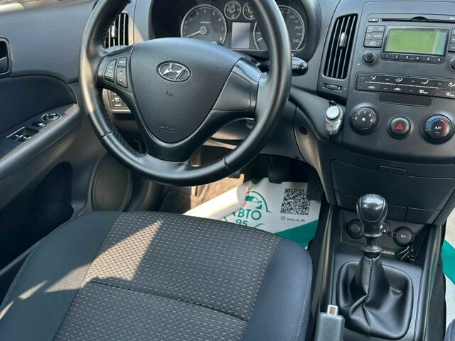 Бежевый Хендай i30, объемом двигателя 1.6 л и пробегом 214 тыс. км за 6100 $, фото 4 на Automoto.ua