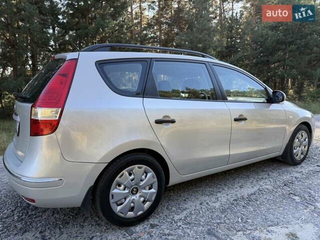 Бежевый Хендай i30, объемом двигателя 1.6 л и пробегом 240 тыс. км за 5300 $, фото 5 на Automoto.ua