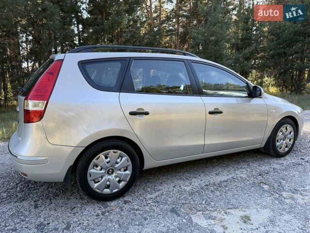 Бежевый Хендай i30, объемом двигателя 1.6 л и пробегом 240 тыс. км за 5300 $, фото 4 на Automoto.ua