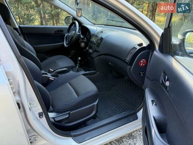 Бежевый Хендай i30, объемом двигателя 1.6 л и пробегом 240 тыс. км за 5300 $, фото 14 на Automoto.ua