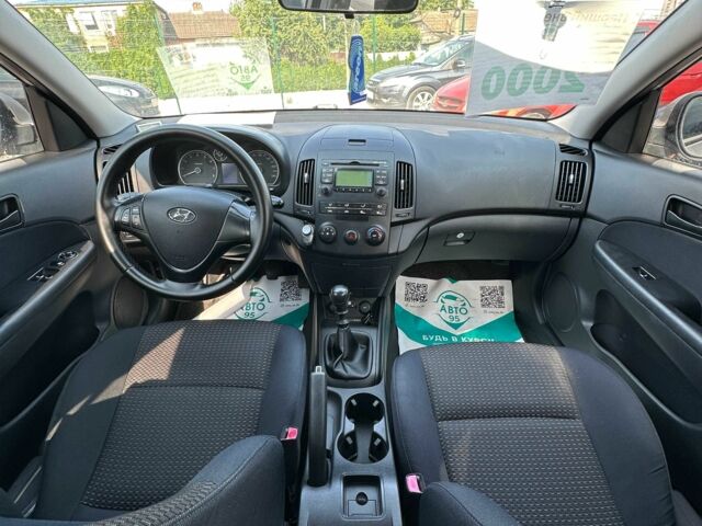 Бежевый Хендай i30, объемом двигателя 1.6 л и пробегом 214 тыс. км за 6100 $, фото 6 на Automoto.ua