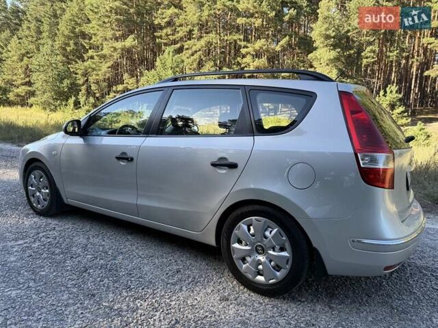 Бежевый Хендай i30, объемом двигателя 1.6 л и пробегом 240 тыс. км за 5300 $, фото 6 на Automoto.ua