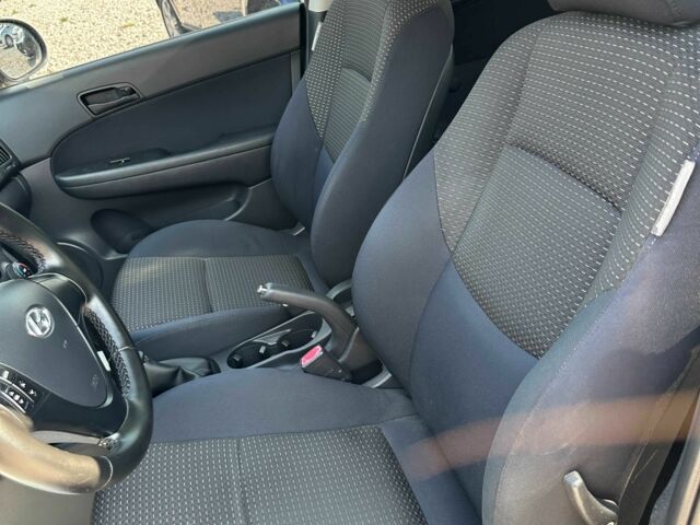 Бежевый Хендай i30, объемом двигателя 1.6 л и пробегом 214 тыс. км за 6100 $, фото 12 на Automoto.ua