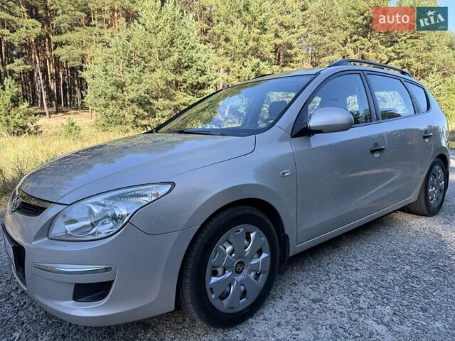 Бежевый Хендай i30, объемом двигателя 1.6 л и пробегом 240 тыс. км за 5300 $, фото 1 на Automoto.ua