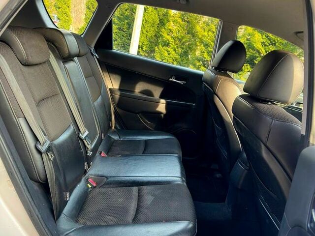 Бежевый Хендай i30, объемом двигателя 2 л и пробегом 288 тыс. км за 4500 $, фото 11 на Automoto.ua