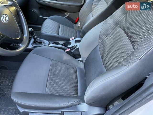 Бежевый Хендай i30, объемом двигателя 1.6 л и пробегом 240 тыс. км за 5300 $, фото 10 на Automoto.ua