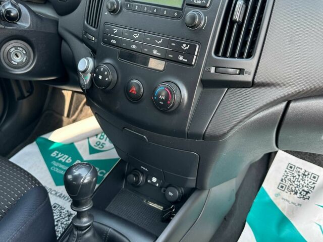 Бежевый Хендай i30, объемом двигателя 1.6 л и пробегом 214 тыс. км за 6100 $, фото 8 на Automoto.ua