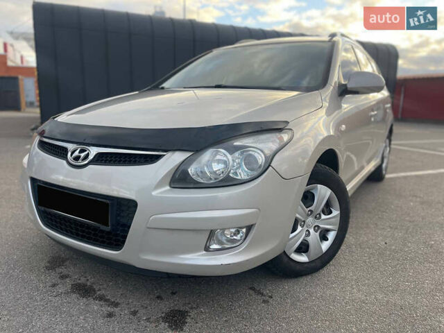 Бежевый Хендай i30, объемом двигателя 1.58 л и пробегом 192 тыс. км за 8300 $, фото 3 на Automoto.ua
