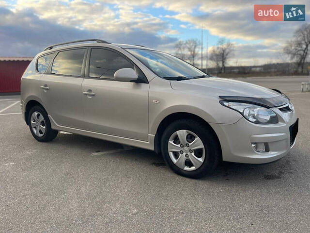 Бежевый Хендай i30, объемом двигателя 1.58 л и пробегом 192 тыс. км за 8300 $, фото 7 на Automoto.ua