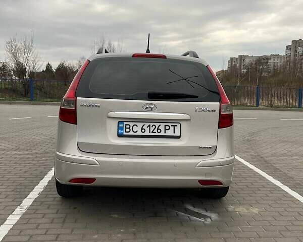 Бежевый Хендай i30, объемом двигателя 1.59 л и пробегом 283 тыс. км за 7400 $, фото 4 на Automoto.ua