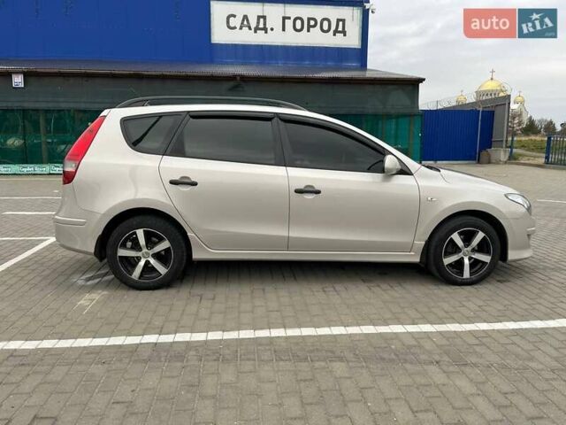 Бежевый Хендай i30, объемом двигателя 1.59 л и пробегом 283 тыс. км за 7400 $, фото 6 на Automoto.ua