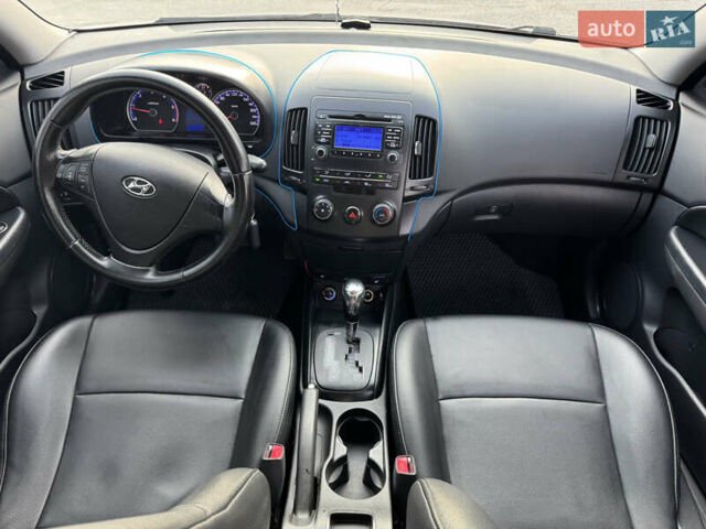 Бежевый Хендай i30, объемом двигателя 1.58 л и пробегом 282 тыс. км за 7899 $, фото 10 на Automoto.ua