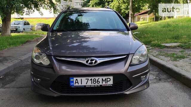 Бежевий Хендай i30, об'ємом двигуна 1.58 л та пробігом 290 тис. км за 7300 $, фото 2 на Automoto.ua