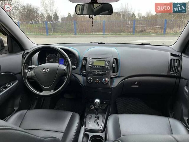 Бежевый Хендай i30, объемом двигателя 1.59 л и пробегом 283 тыс. км за 7400 $, фото 10 на Automoto.ua