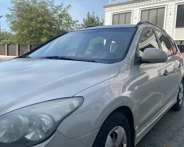 Бежевый Хендай i30, объемом двигателя 1.58 л и пробегом 358 тыс. км за 5500 $, фото 3 на Automoto.ua