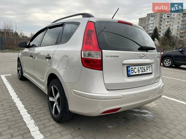 Бежевый Хендай i30, объемом двигателя 1.59 л и пробегом 283 тыс. км за 7400 $, фото 2 на Automoto.ua