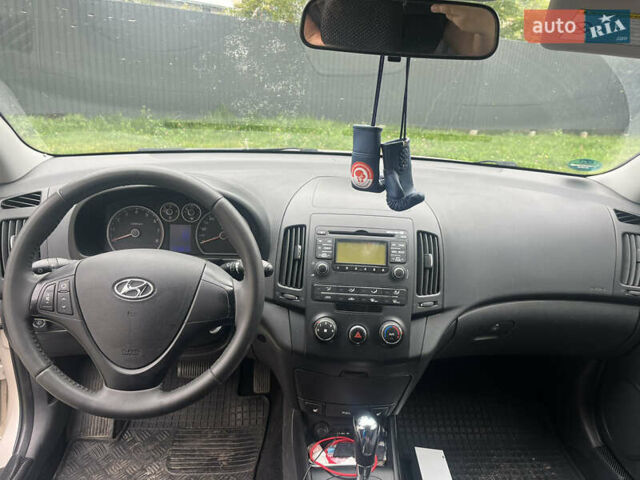 Бежевый Хендай i30, объемом двигателя 1.6 л и пробегом 137 тыс. км за 7700 $, фото 8 на Automoto.ua