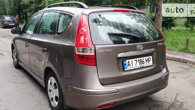 Бежевий Хендай i30, об'ємом двигуна 1.6 л та пробігом 290 тис. км за 6999 $, фото 7 на Automoto.ua