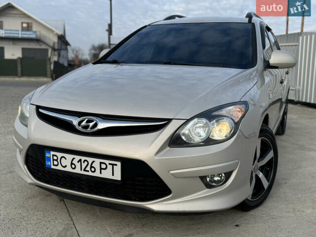 Бежевый Хендай i30, объемом двигателя 1.58 л и пробегом 282 тыс. км за 7899 $, фото 1 на Automoto.ua