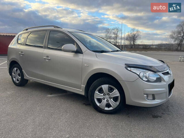 Бежевий Хендай i30, об'ємом двигуна 1.58 л та пробігом 180 тис. км за 8950 $, фото 2 на Automoto.ua