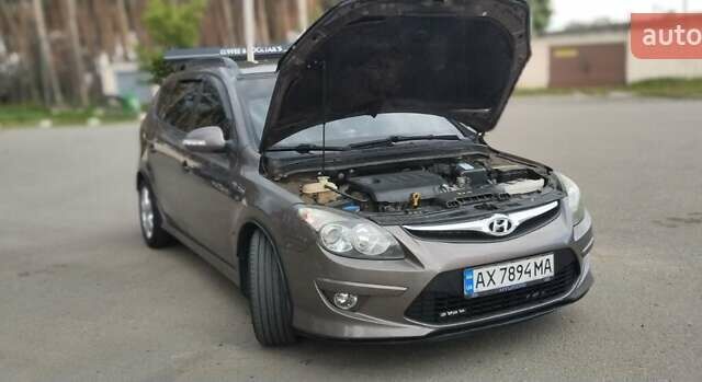 Бежевый Хендай i30, объемом двигателя 1.6 л и пробегом 242 тыс. км за 7800 $, фото 27 на Automoto.ua