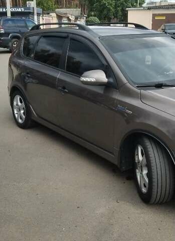 Бежевый Хендай i30, объемом двигателя 1.6 л и пробегом 242 тыс. км за 7800 $, фото 13 на Automoto.ua
