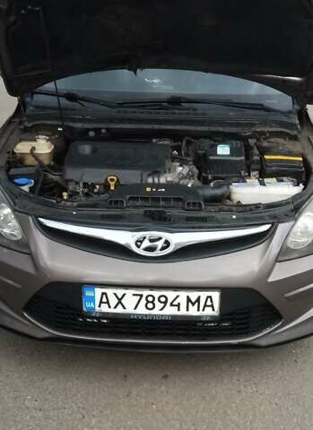 Бежевый Хендай i30, объемом двигателя 1.6 л и пробегом 242 тыс. км за 7800 $, фото 15 на Automoto.ua