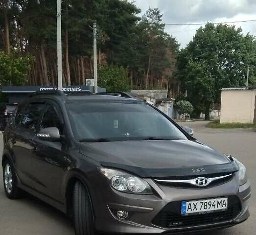 Бежевый Хендай i30, объемом двигателя 1.6 л и пробегом 242 тыс. км за 7800 $, фото 1 на Automoto.ua