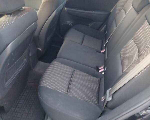 Черный Хендай i30, объемом двигателя 1.6 л и пробегом 250 тыс. км за 5500 $, фото 7 на Automoto.ua