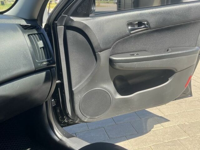 Чорний Хендай i30, об'ємом двигуна 1.6 л та пробігом 303 тис. км за 4700 $, фото 9 на Automoto.ua