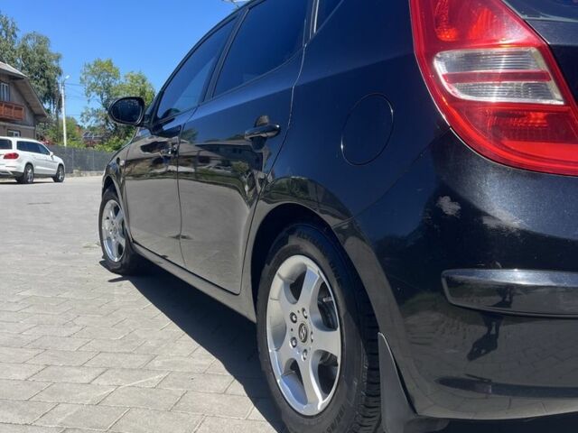 Чорний Хендай i30, об'ємом двигуна 1.6 л та пробігом 303 тис. км за 4700 $, фото 4 на Automoto.ua