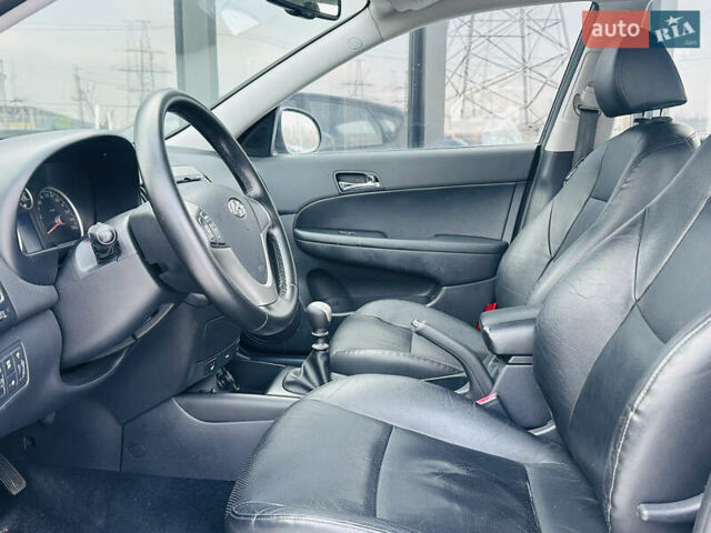 Черный Хендай i30, объемом двигателя 1.6 л и пробегом 190 тыс. км за 6799 $, фото 13 на Automoto.ua