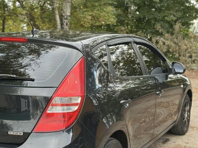 Черный Хендай i30, объемом двигателя 1.6 л и пробегом 240 тыс. км за 5999 $, фото 2 на Automoto.ua