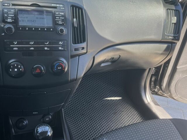 Чорний Хендай i30, об'ємом двигуна 1.6 л та пробігом 303 тис. км за 4700 $, фото 10 на Automoto.ua