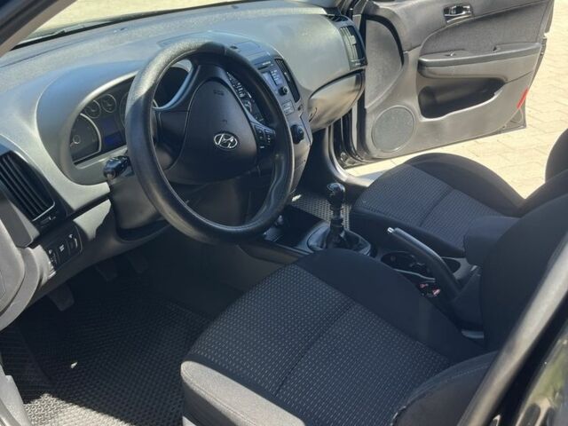Чорний Хендай i30, об'ємом двигуна 1.6 л та пробігом 303 тис. км за 4700 $, фото 7 на Automoto.ua
