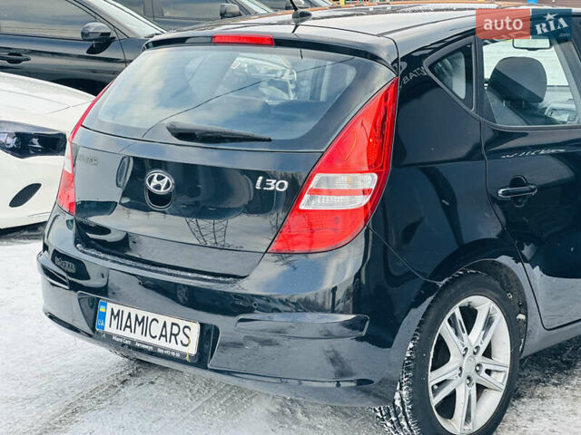 Черный Хендай i30, объемом двигателя 1.6 л и пробегом 190 тыс. км за 6799 $, фото 5 на Automoto.ua
