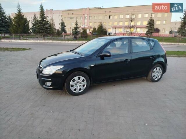 Черный Хендай i30, объемом двигателя 1.6 л и пробегом 250 тыс. км за 5500 $, фото 10 на Automoto.ua
