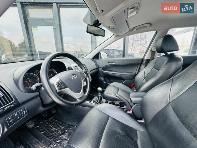 Черный Хендай i30, объемом двигателя 1.6 л и пробегом 190 тыс. км за 6799 $, фото 17 на Automoto.ua