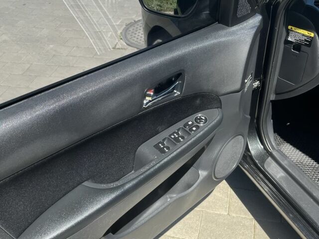 Чорний Хендай i30, об'ємом двигуна 1.6 л та пробігом 303 тис. км за 4700 $, фото 6 на Automoto.ua