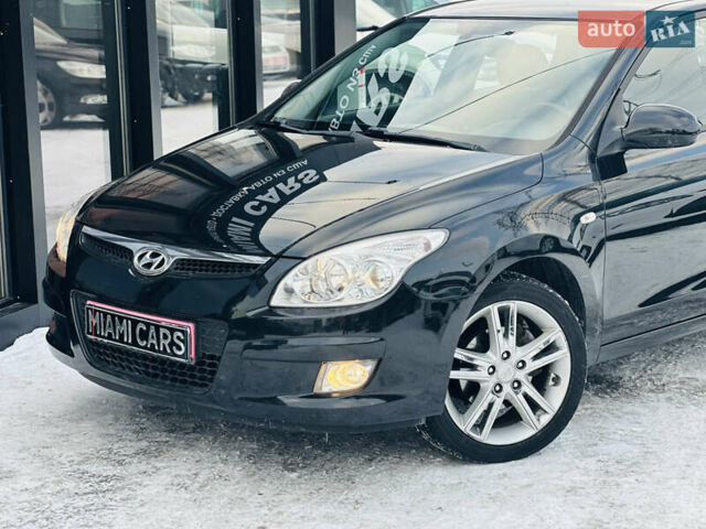 Черный Хендай i30, объемом двигателя 1.6 л и пробегом 190 тыс. км за 6799 $, фото 2 на Automoto.ua