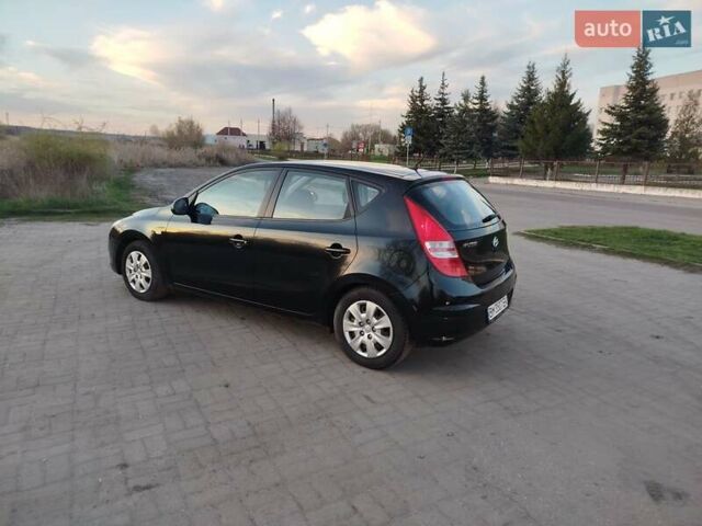 Черный Хендай i30, объемом двигателя 1.6 л и пробегом 250 тыс. км за 5500 $, фото 9 на Automoto.ua