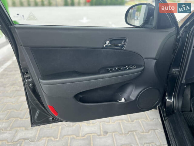 Чорний Хендай i30, об'ємом двигуна 1.6 л та пробігом 193 тис. км за 6799 $, фото 13 на Automoto.ua