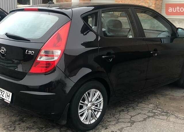 Черный Хендай i30, объемом двигателя 1.59 л и пробегом 150 тыс. км за 5950 $, фото 10 на Automoto.ua