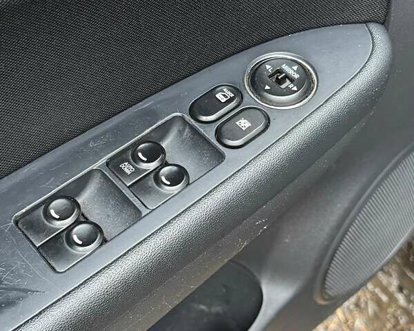 Черный Хендай i30, объемом двигателя 1.59 л и пробегом 150 тыс. км за 5950 $, фото 11 на Automoto.ua