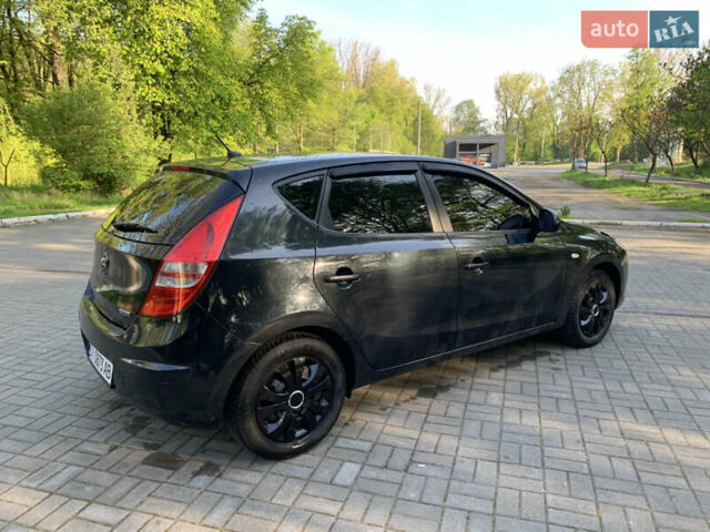 Черный Хендай i30, объемом двигателя 1.6 л и пробегом 233 тыс. км за 6099 $, фото 5 на Automoto.ua
