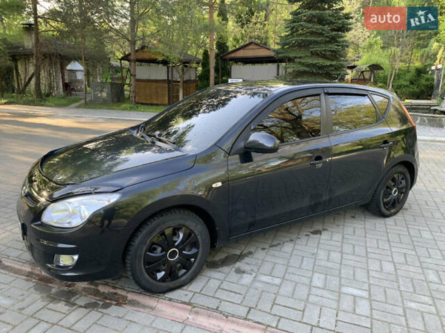 Черный Хендай i30, объемом двигателя 1.6 л и пробегом 233 тыс. км за 6099 $, фото 12 на Automoto.ua