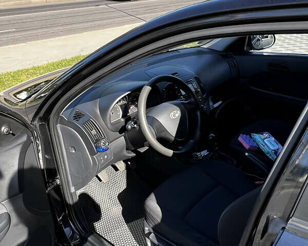 Черный Хендай i30, объемом двигателя 1.4 л и пробегом 267 тыс. км за 5400 $, фото 4 на Automoto.ua