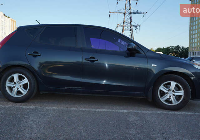 Черный Хендай i30, объемом двигателя 1.6 л и пробегом 124 тыс. км за 6700 $, фото 7 на Automoto.ua