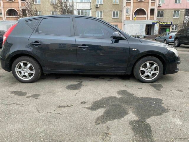 Черный Хендай i30, объемом двигателя 1.6 л и пробегом 223 тыс. км за 5600 $, фото 7 на Automoto.ua